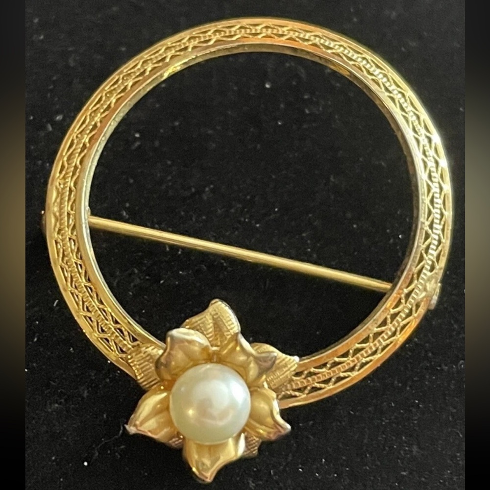 Signed Carla 1/20 12k Gold Filled Pearl Flower Brooch/Pin. Vintage. Floral